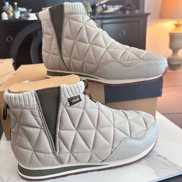 Teva Women's ReEmber Mid Lightweight Boot Olive Outdoor New Slip-On Size 10 $149 - Picture 1 of 6